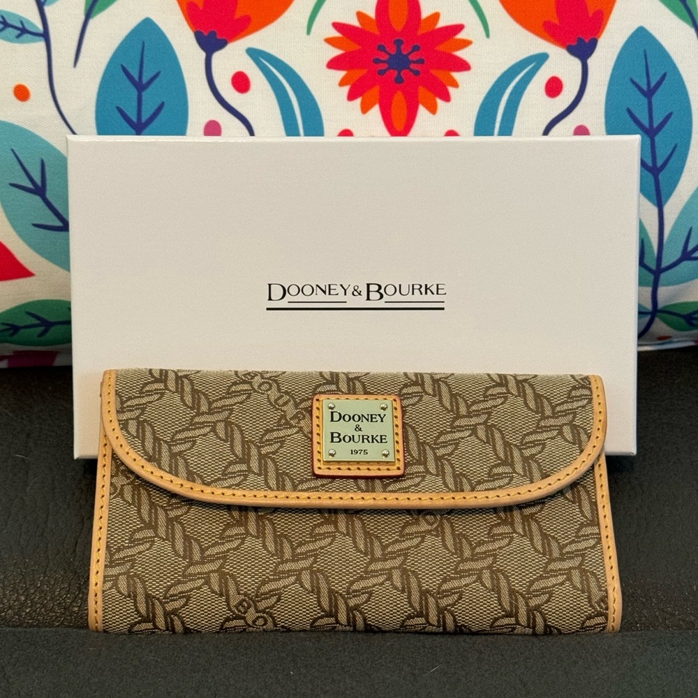 Dooney & Bourke Maritime Continental Clutch Wallet